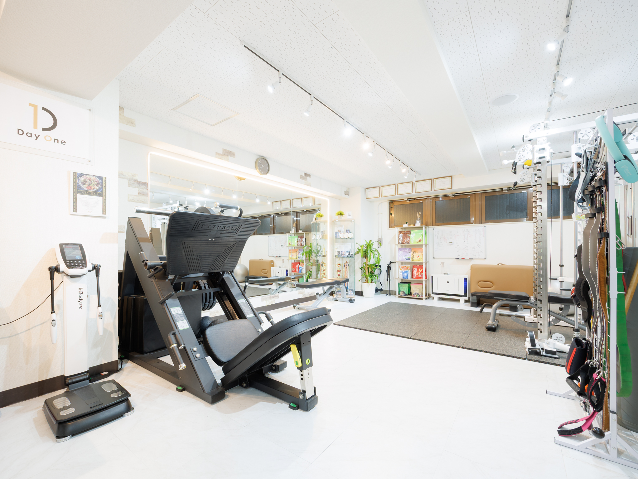 ダイエット特化型パーソナルジムDayOne国分寺の店内・マシンエリア